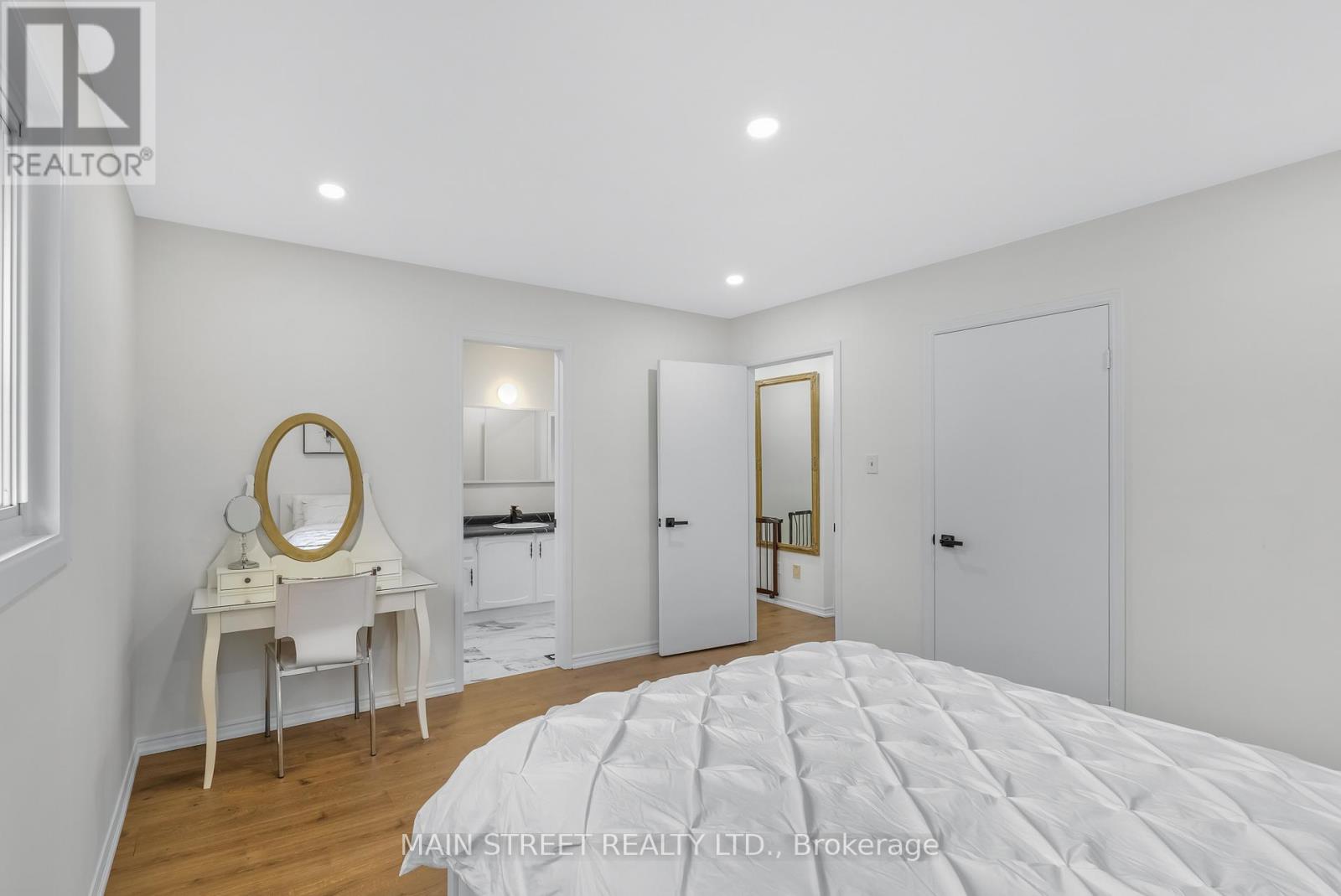 43 Riverglen Drive, Georgina, Ontario  L4P 3K7 - Photo 19 - N12658162