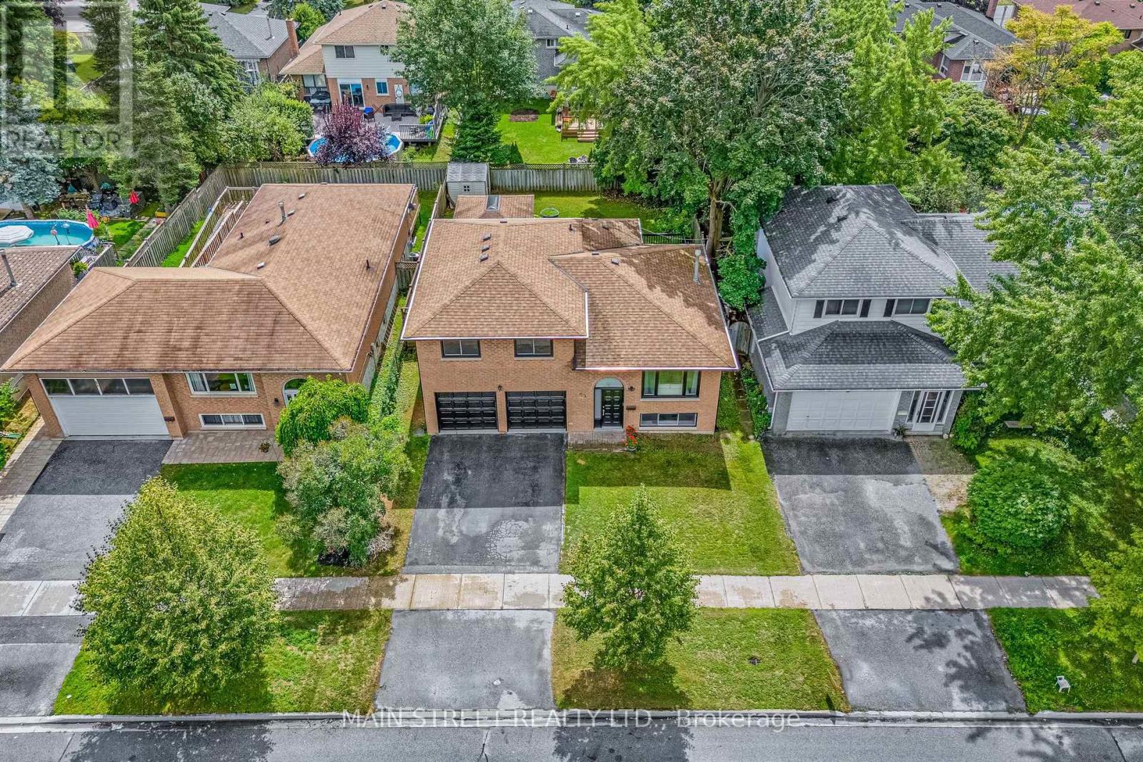 43 Riverglen Drive, Georgina, Ontario  L4P 3K7 - Photo 2 - N12658162