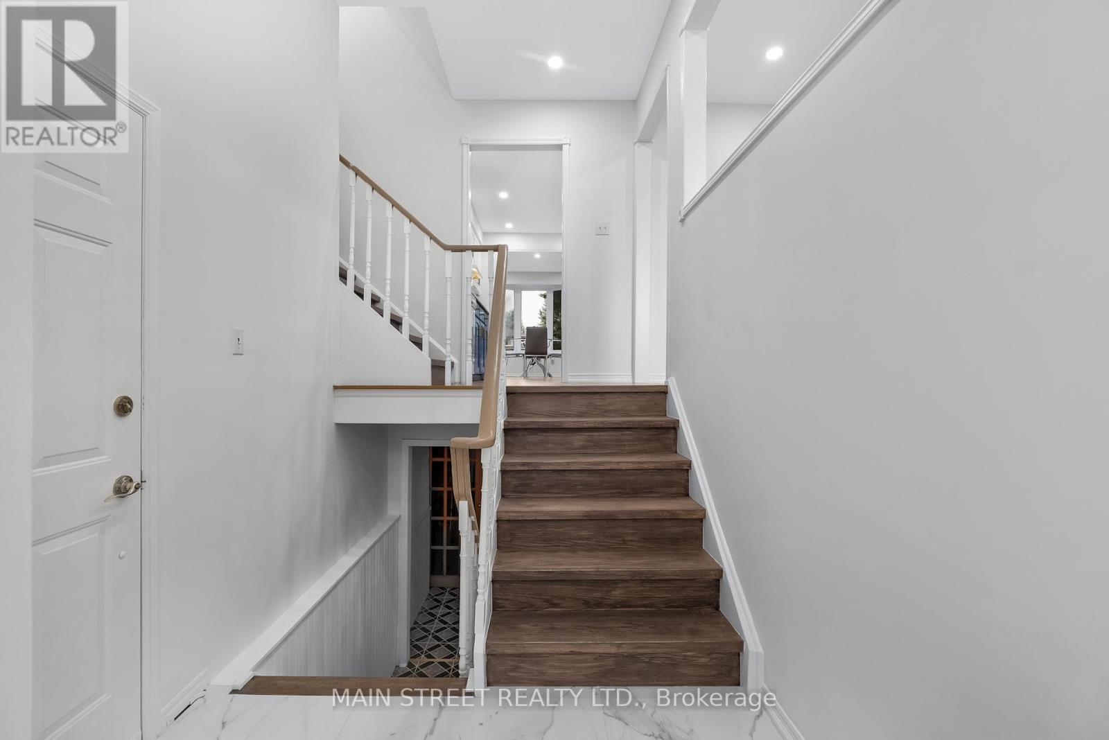 43 Riverglen Drive, Georgina, Ontario  L4P 3K7 - Photo 5 - N12658162