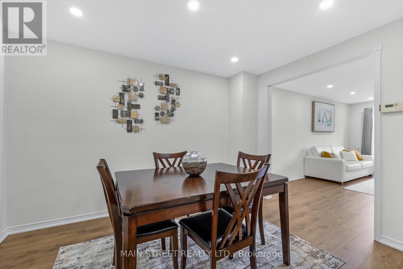 43 Riverglen Drive, Georgina, Ontario  L4P 3K7 - Photo 9 - N12658162