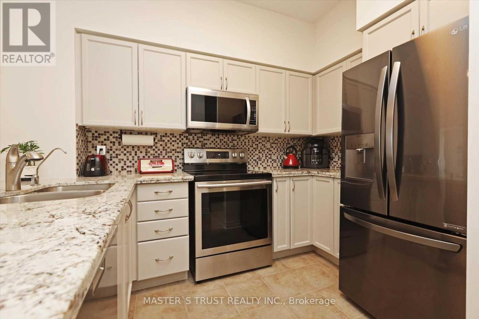 1004 - 388 Prince Of Wales Drive, Mississauga, Ontario  L5B 0A1 - Photo 10 - W12658172