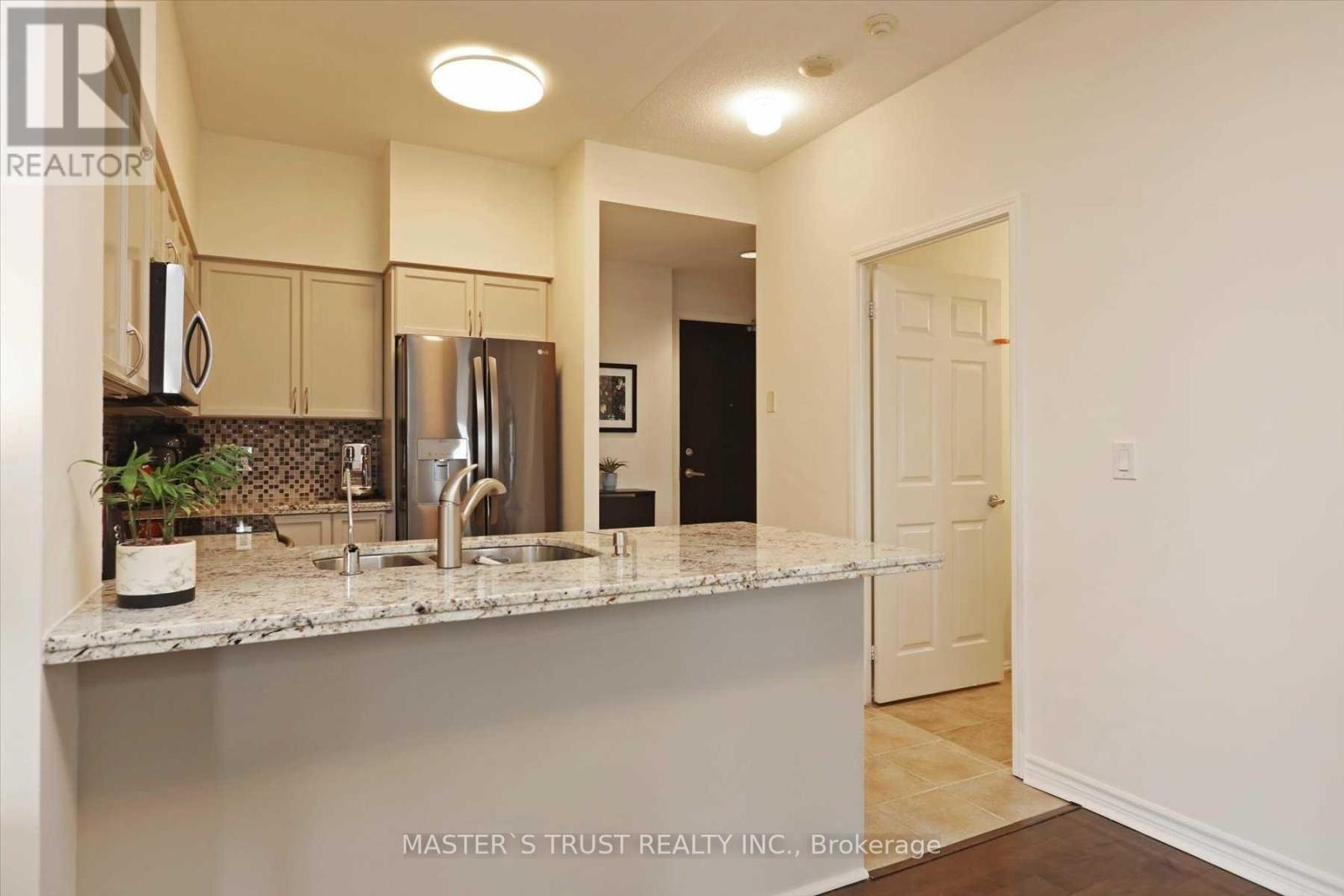 1004 - 388 Prince Of Wales Drive, Mississauga, Ontario  L5B 0A1 - Photo 11 - W12658172