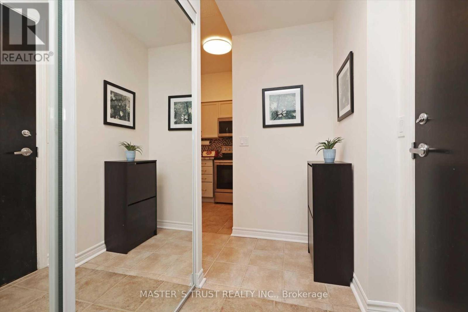 1004 - 388 Prince Of Wales Drive, Mississauga, Ontario  L5B 0A1 - Photo 3 - W12658172