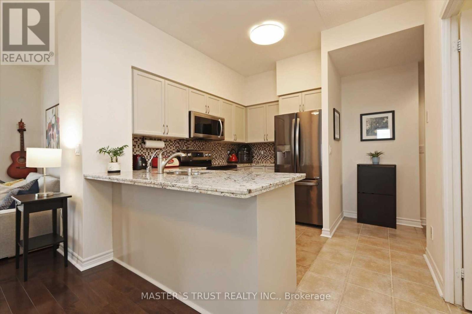 1004 - 388 Prince Of Wales Drive, Mississauga, Ontario  L5B 0A1 - Photo 5 - W12658172