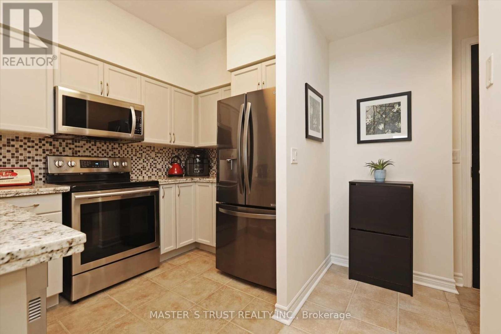 1004 - 388 Prince Of Wales Drive, Mississauga, Ontario  L5B 0A1 - Photo 6 - W12658172