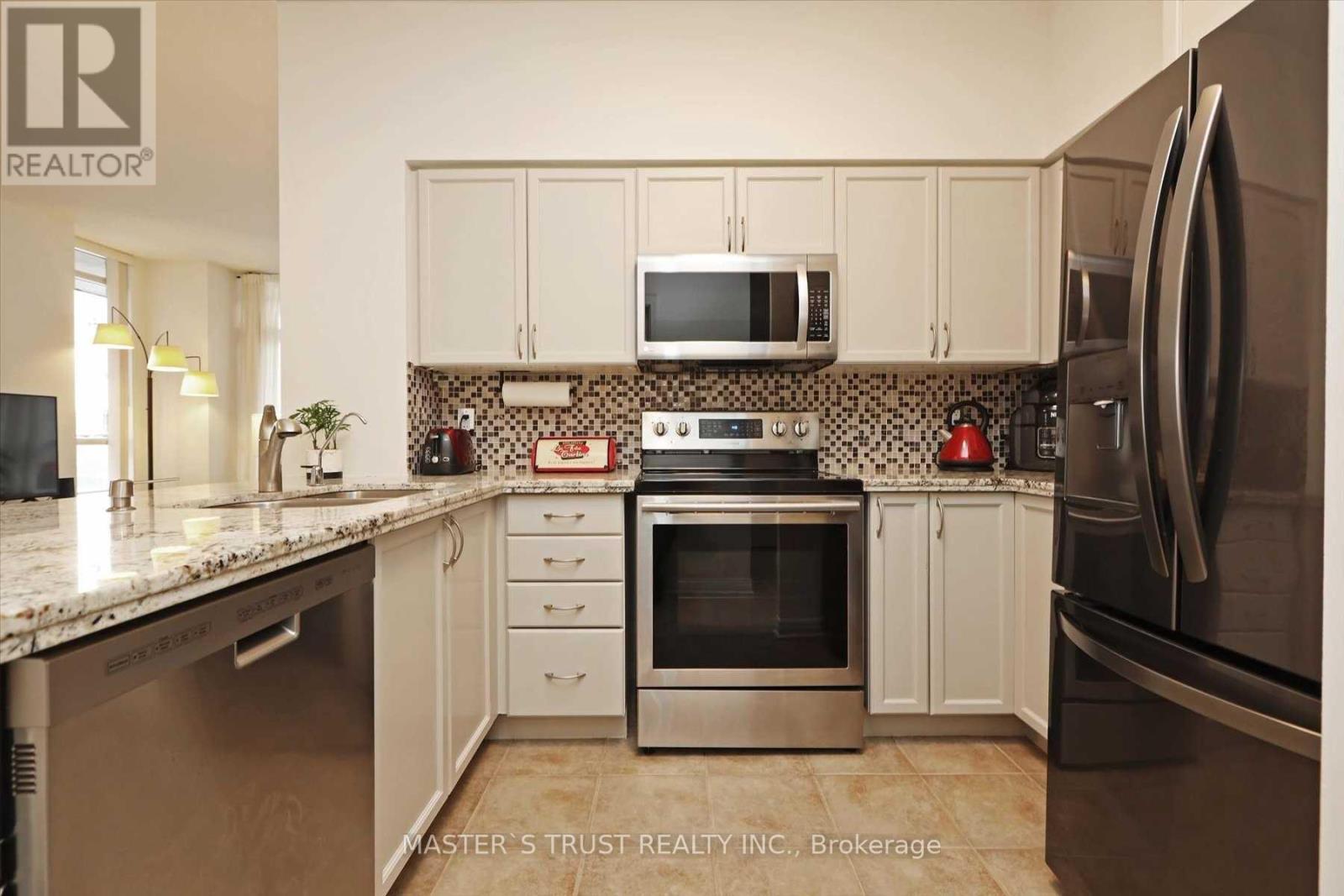 1004 - 388 Prince Of Wales Drive, Mississauga, Ontario  L5B 0A1 - Photo 7 - W12658172