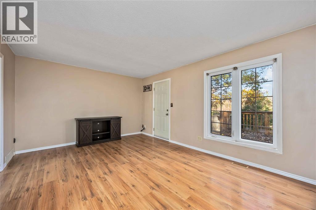 124 Fairview Place, Sarnia, Ontario  N7S 4E1 - Photo 7 - 25022468