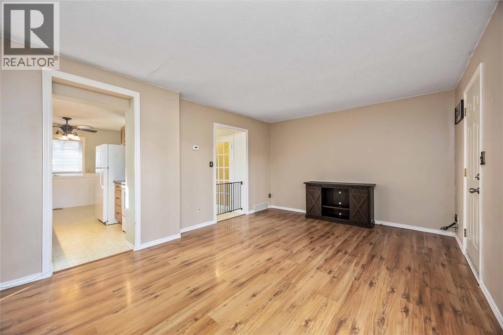 124 Fairview Place, Sarnia, Ontario  N7S 4E1 - Photo 8 - 25022468