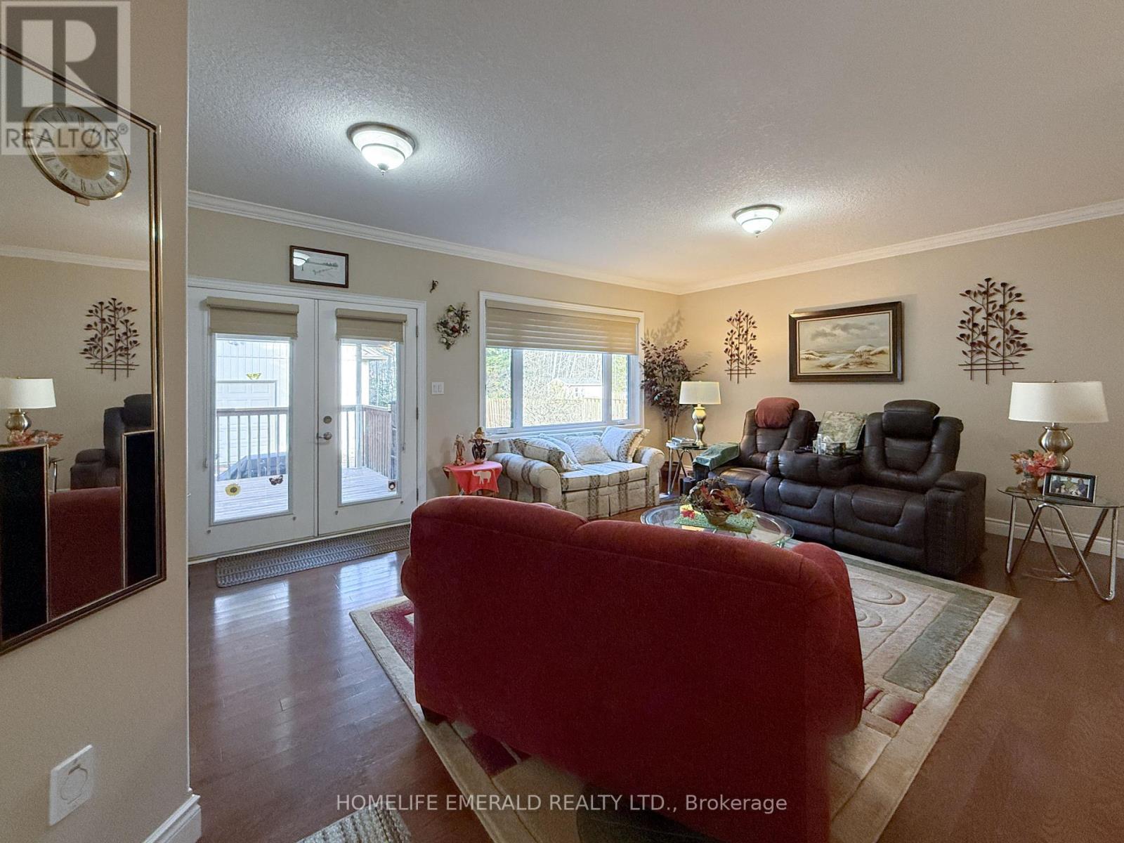 17 Tree Top Street, Essa, Ontario  L0M 1B2 - Photo 9 - N12585604