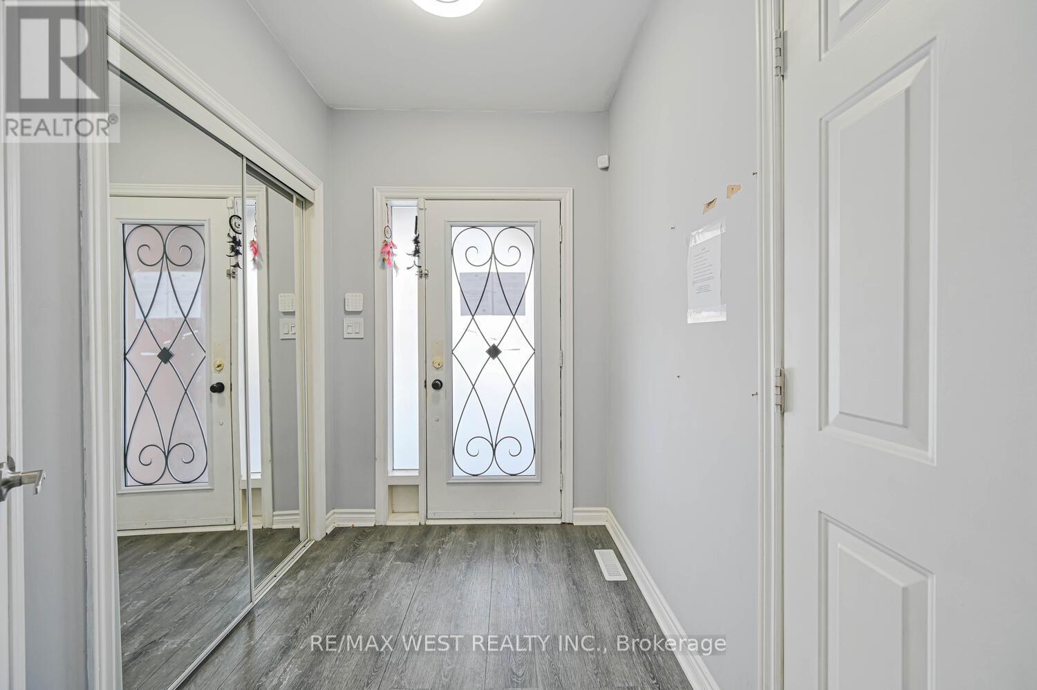 46 Woodhaven Drive, Brampton, Ontario  L7A 1Y8 - Photo 4 - W12648362