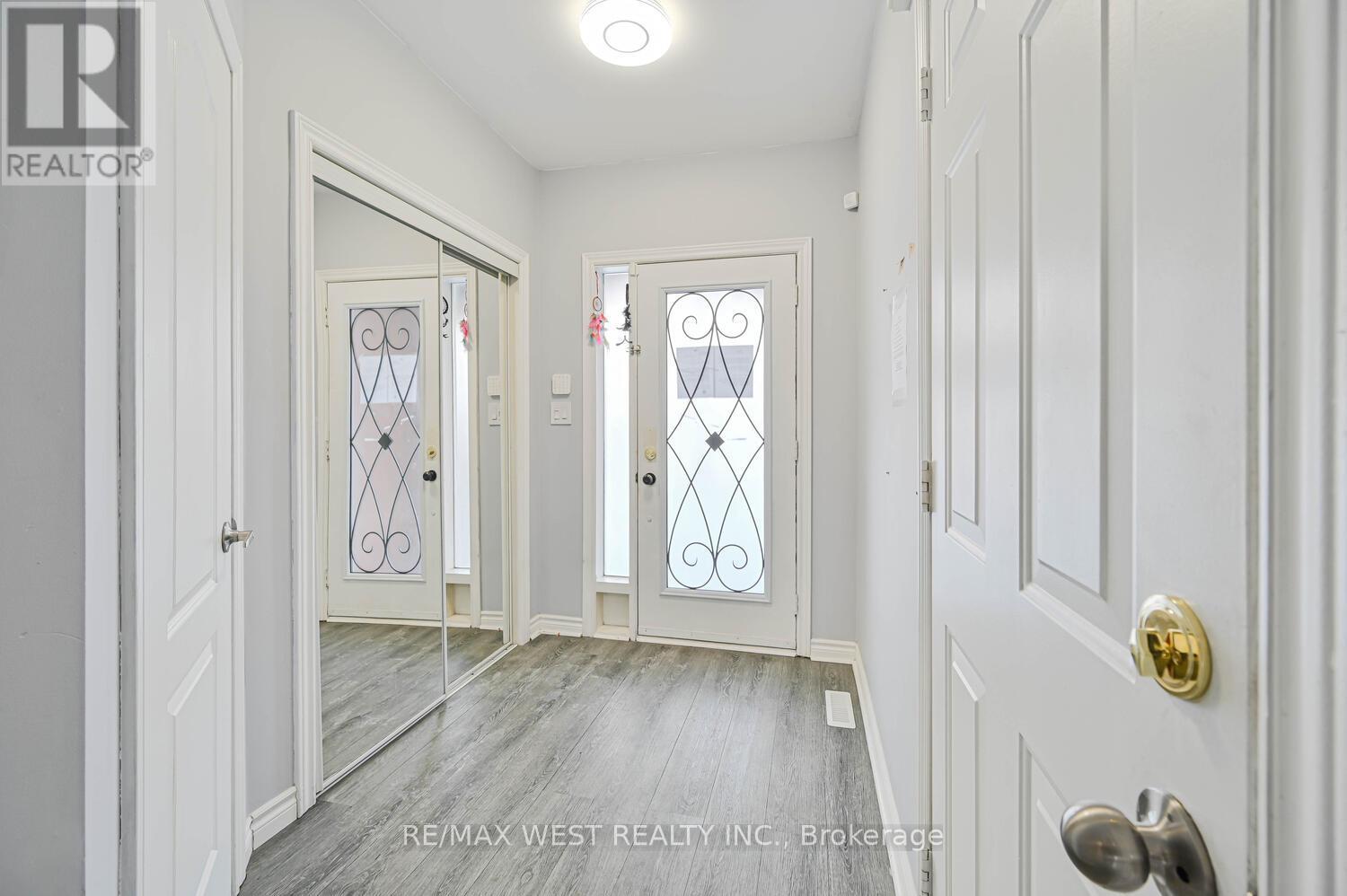 46 Woodhaven Drive, Brampton, Ontario  L7A 1Y8 - Photo 5 - W12648362