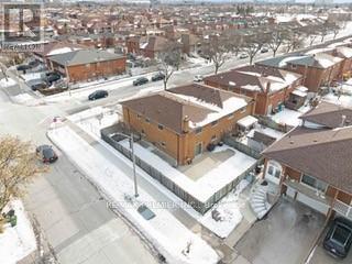 148 Yatescastle Drive, Toronto, Ontario  M3L 2L9 - Photo 36 - W12657520