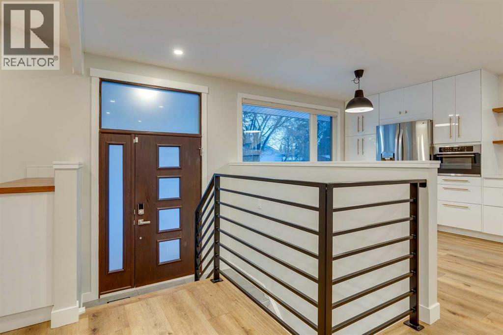 3416 Lane Crescent Sw, Calgary, Alberta  T3E 5X2 - Photo 4 - A2274270