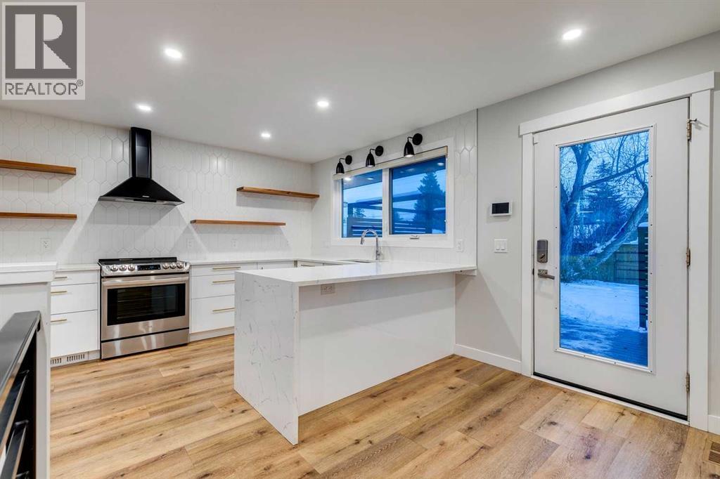 3416 Lane Crescent Sw, Calgary, Alberta  T3E 5X2 - Photo 6 - A2274270