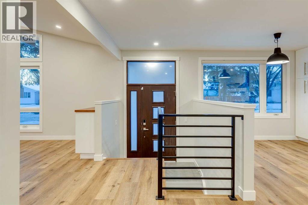 3416 Lane Crescent Sw, Calgary, Alberta  T3E 5X2 - Photo 5 - A2274270