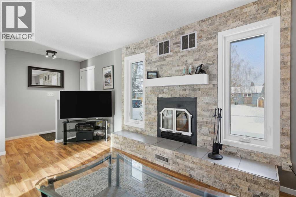 127 Queen Tamara Road Se, Calgary, Alberta  T2J 4E8 - Photo 5 - A2276456