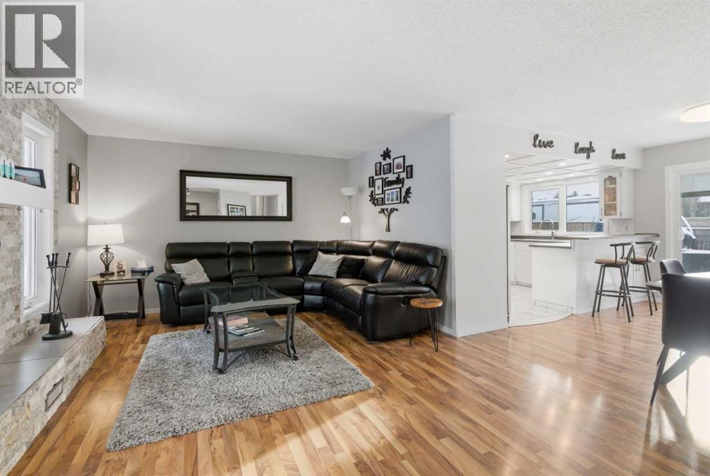 127 Queen Tamara Road Se, Calgary, Alberta  T2J 4E8 - Photo 4 - A2276456