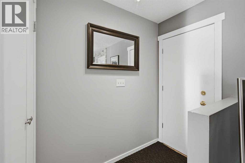 127 Queen Tamara Road Se, Calgary, Alberta  T2J 4E8 - Photo 3 - A2276456