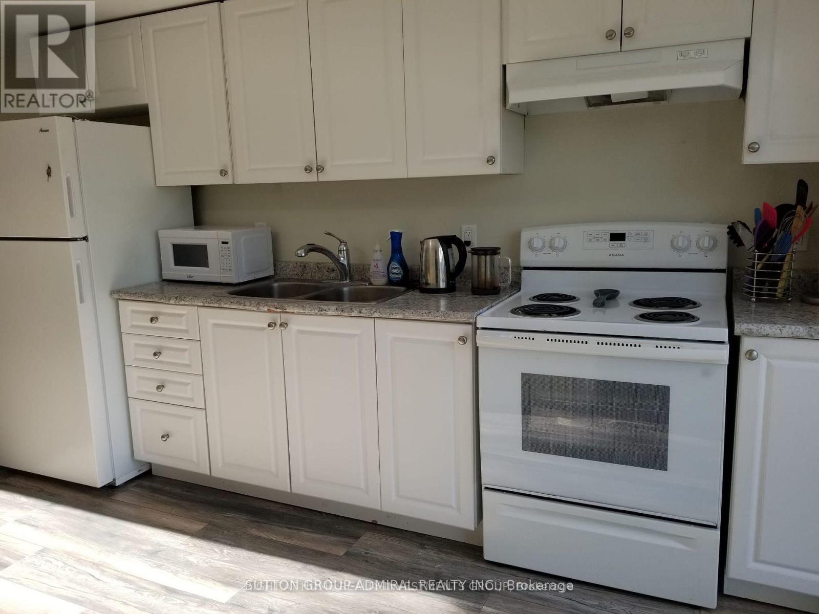 15B CUNDLES ROAD E, Barrie, Ontario