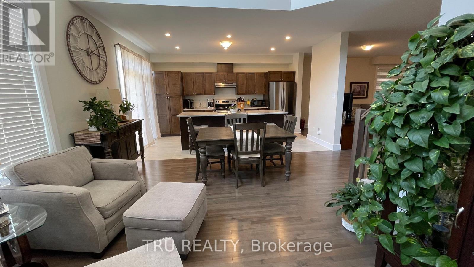 81 Dunlop Road, Carleton Place, Ontario  K7C 0R8 - Photo 7 - X12658236