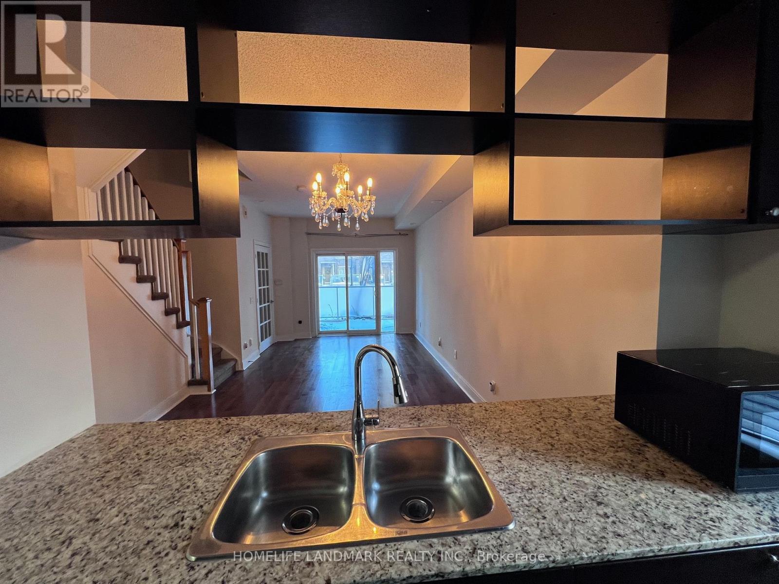 Th47 - 315 Village Green Square W, Toronto, Ontario  M1S 0L2 - Photo 3 - E12614836