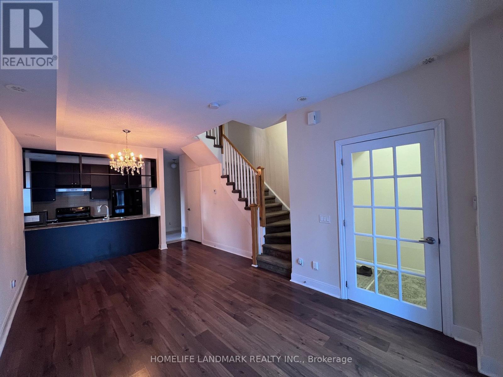 Th47 - 315 Village Green Square W, Toronto, Ontario  M1S 0L2 - Photo 2 - E12614836