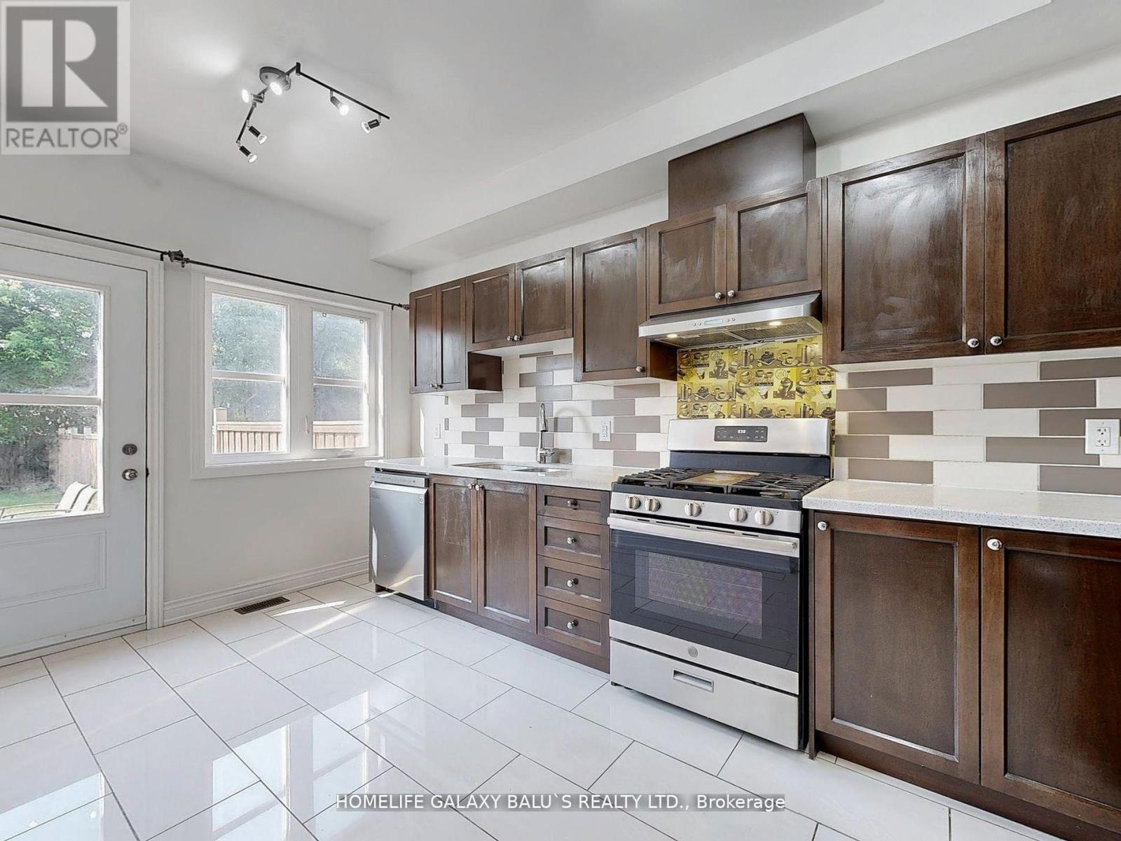 1561 Greenmount Street, Pickering, Ontario  L1X 2J1 - Photo 19 - E12658238