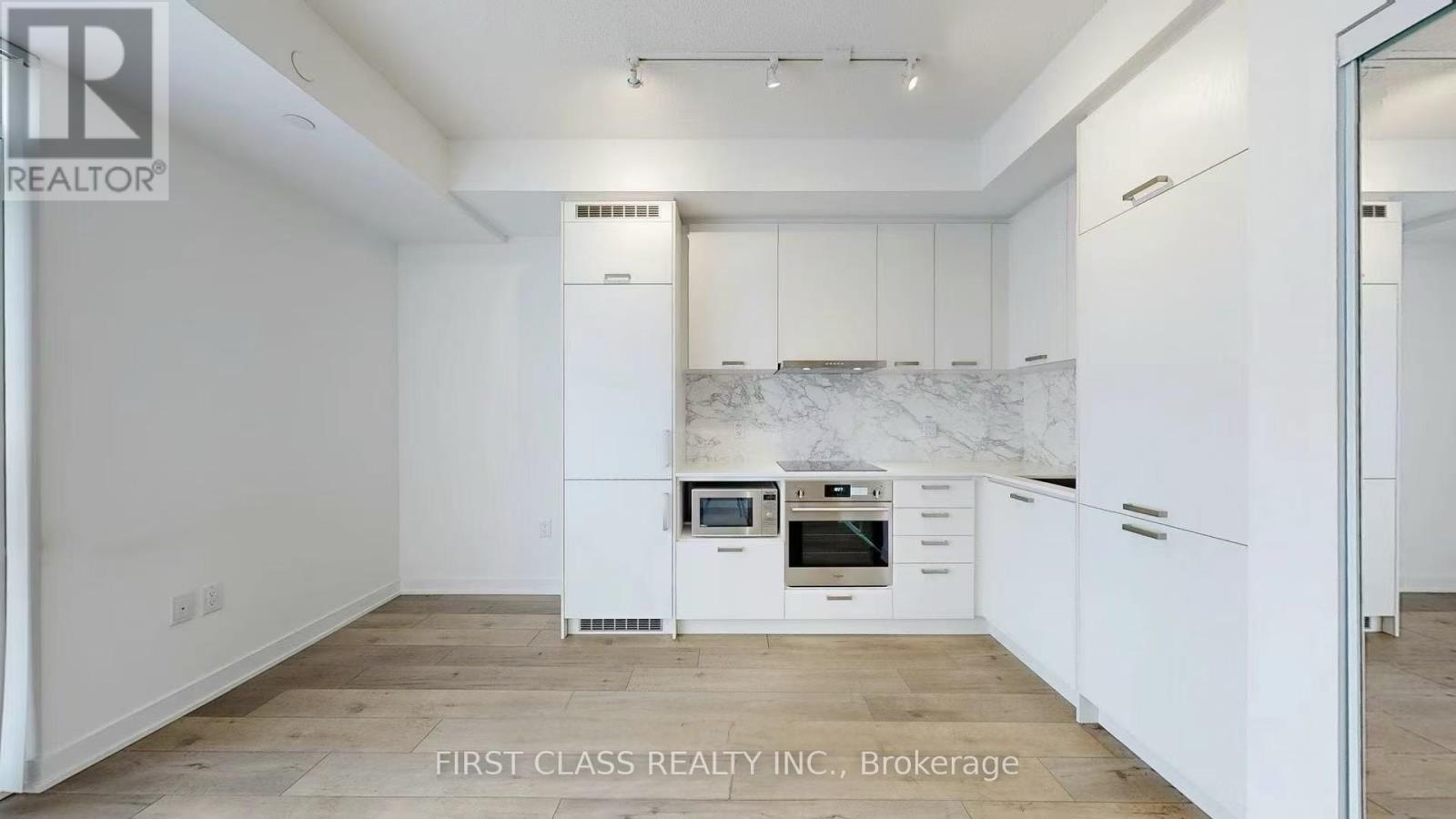 603 - 10 Honeycrisp Crescent, Vaughan, Ontario  L4K 0M7 - Photo 3 - N12658260