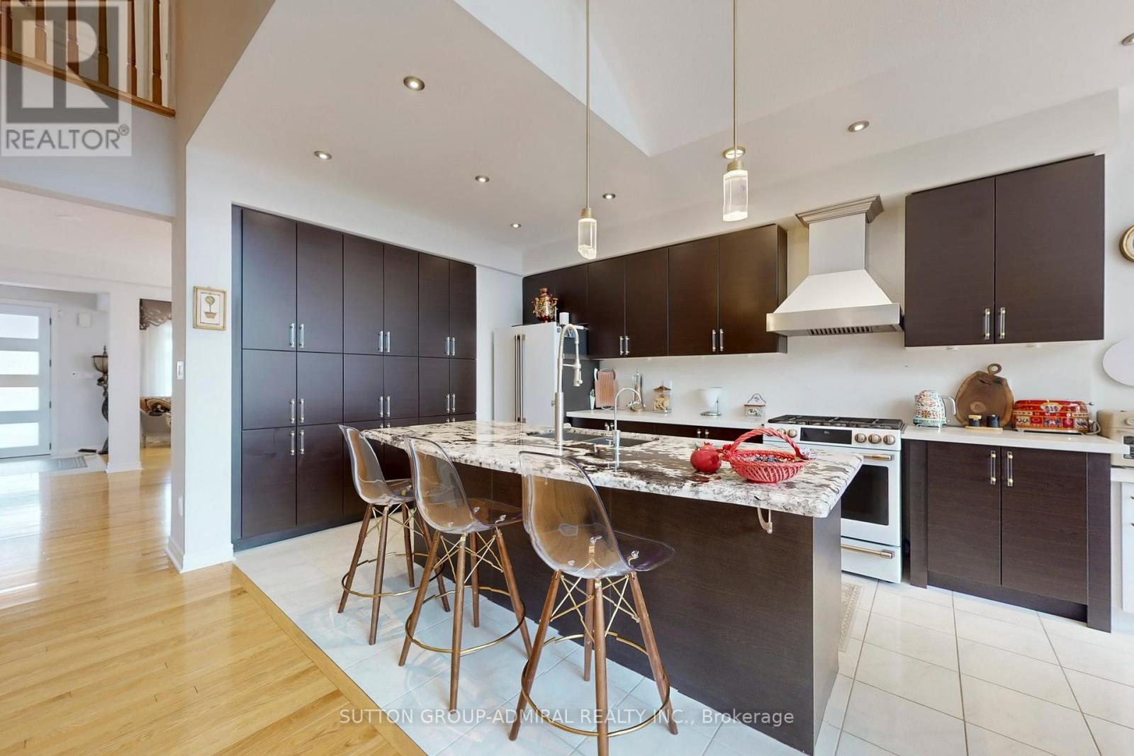 62 Waterton Way, Bradford West Gwillimbury, Ontario  L3Z 0R3 - Photo 12 - N12658264