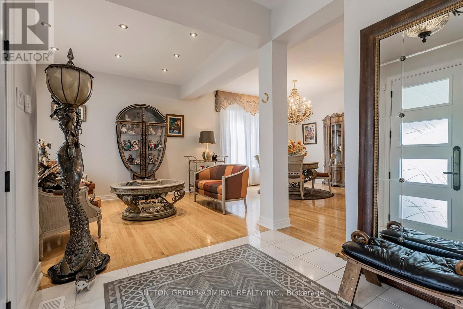 62 Waterton Way, Bradford West Gwillimbury, Ontario  L3Z 0R3 - Photo 7 - N12658264