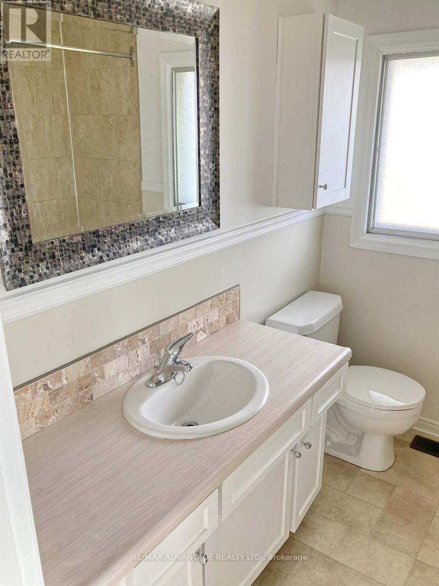 38a & 38b Adare Crescent, London South, Ontario  N6C 2S7 - Photo 11 - X12536370