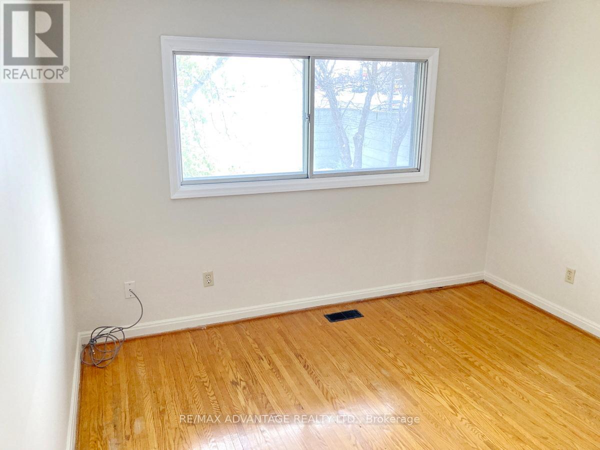 38a & 38b Adare Crescent, London South, Ontario  N6C 2S7 - Photo 13 - X12536370