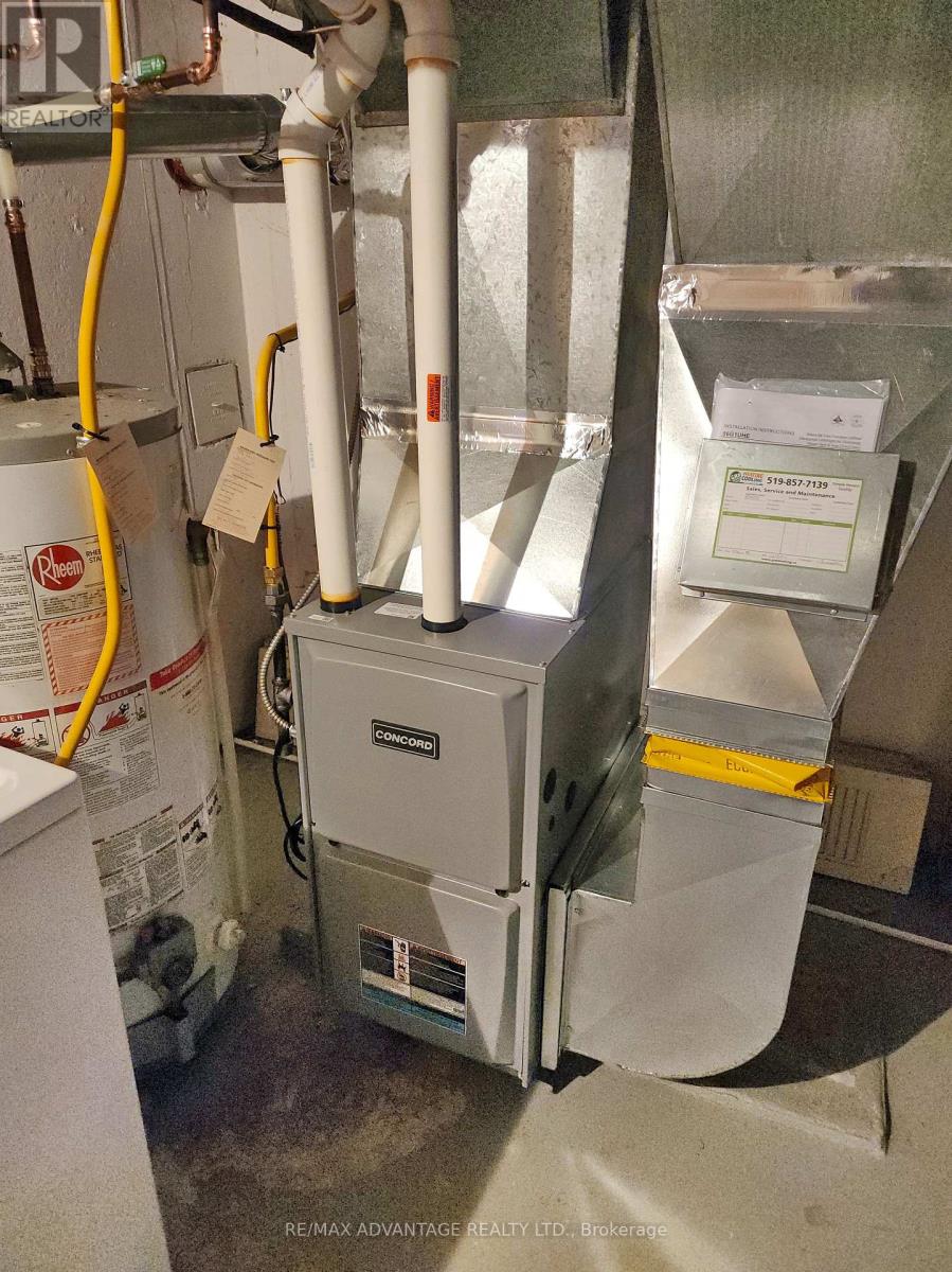 38a & 38b Adare Crescent, London South, Ontario  N6C 2S7 - Photo 18 - X12536370