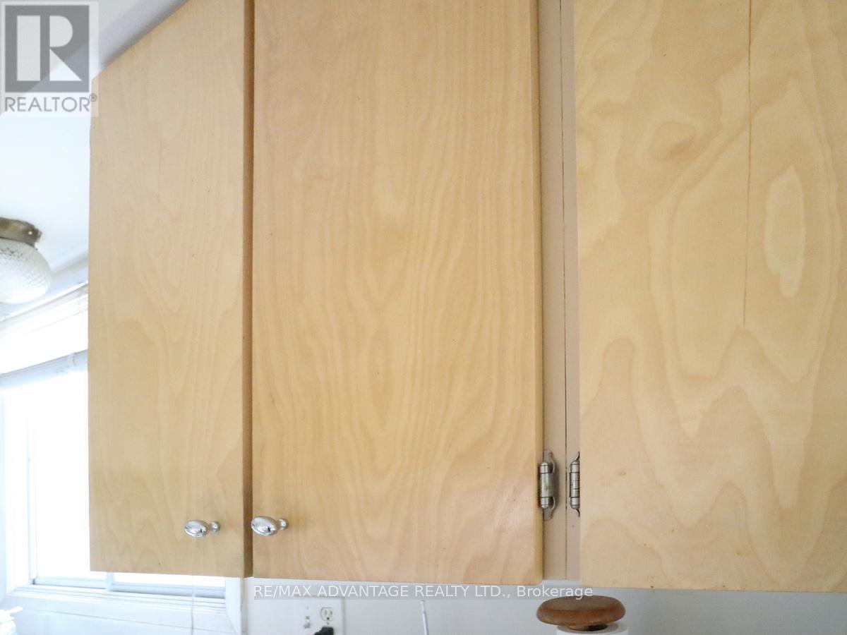 38a & 38b Adare Crescent, London South, Ontario  N6C 2S7 - Photo 17 - X12536370