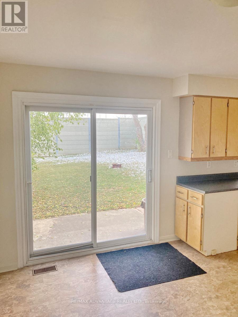 38a & 38b Adare Crescent, London South, Ontario  N6C 2S7 - Photo 9 - X12536370