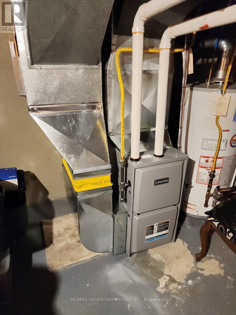 38a & 38b Adare Crescent, London South, Ontario  N6C 2S7 - Photo 14 - X12536370