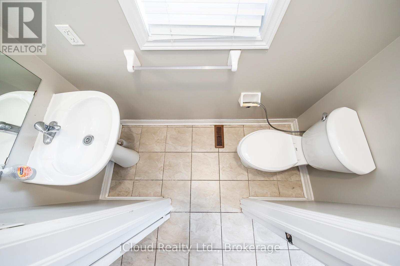 Main/2nd - 518 Coach Drive, Mississauga, Ontario  L5R 0C3 - Photo 18 - W12658242