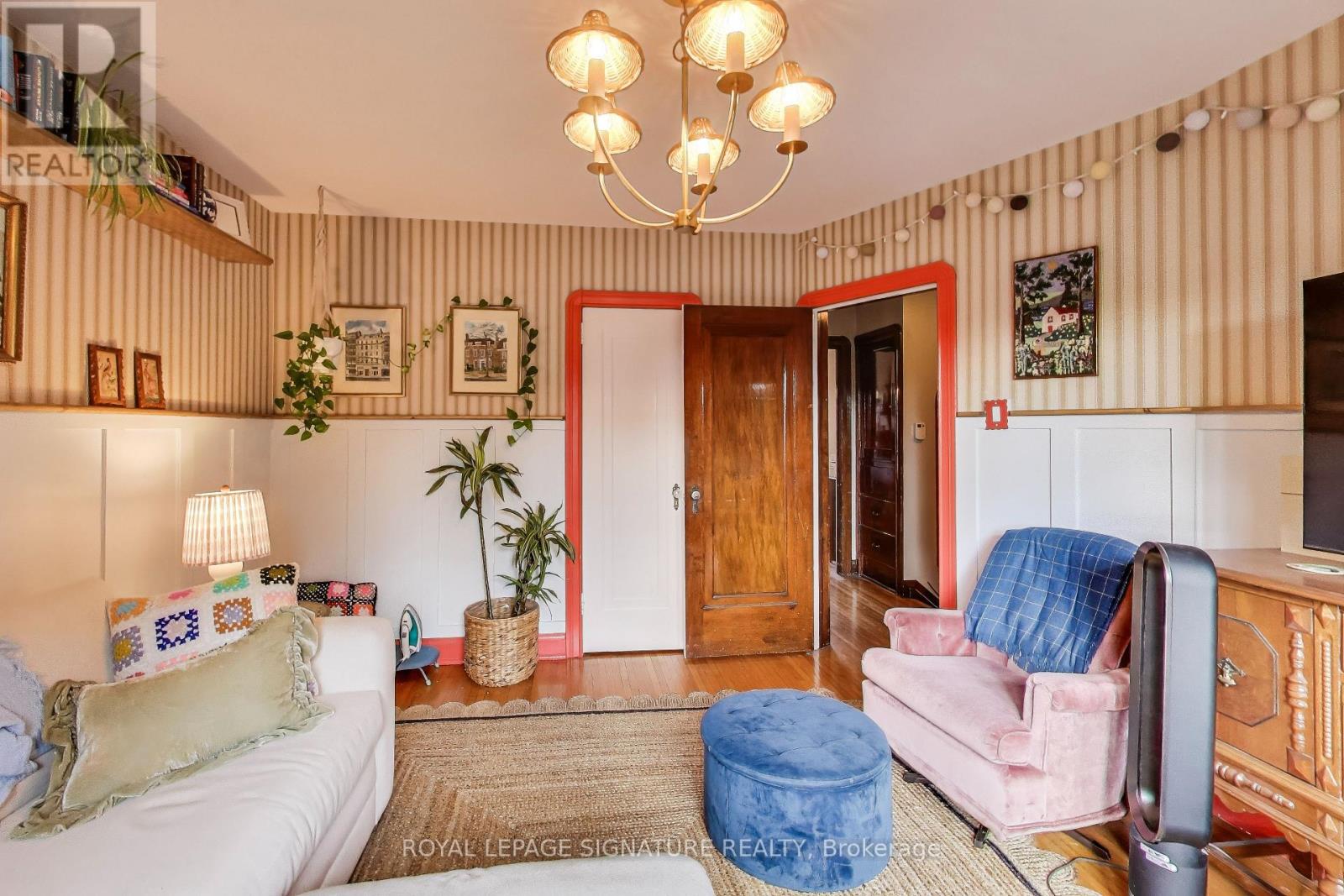 6 Brandon Avenue, Toronto, Ontario  M6H 2C9 - Photo 11 - W12658244