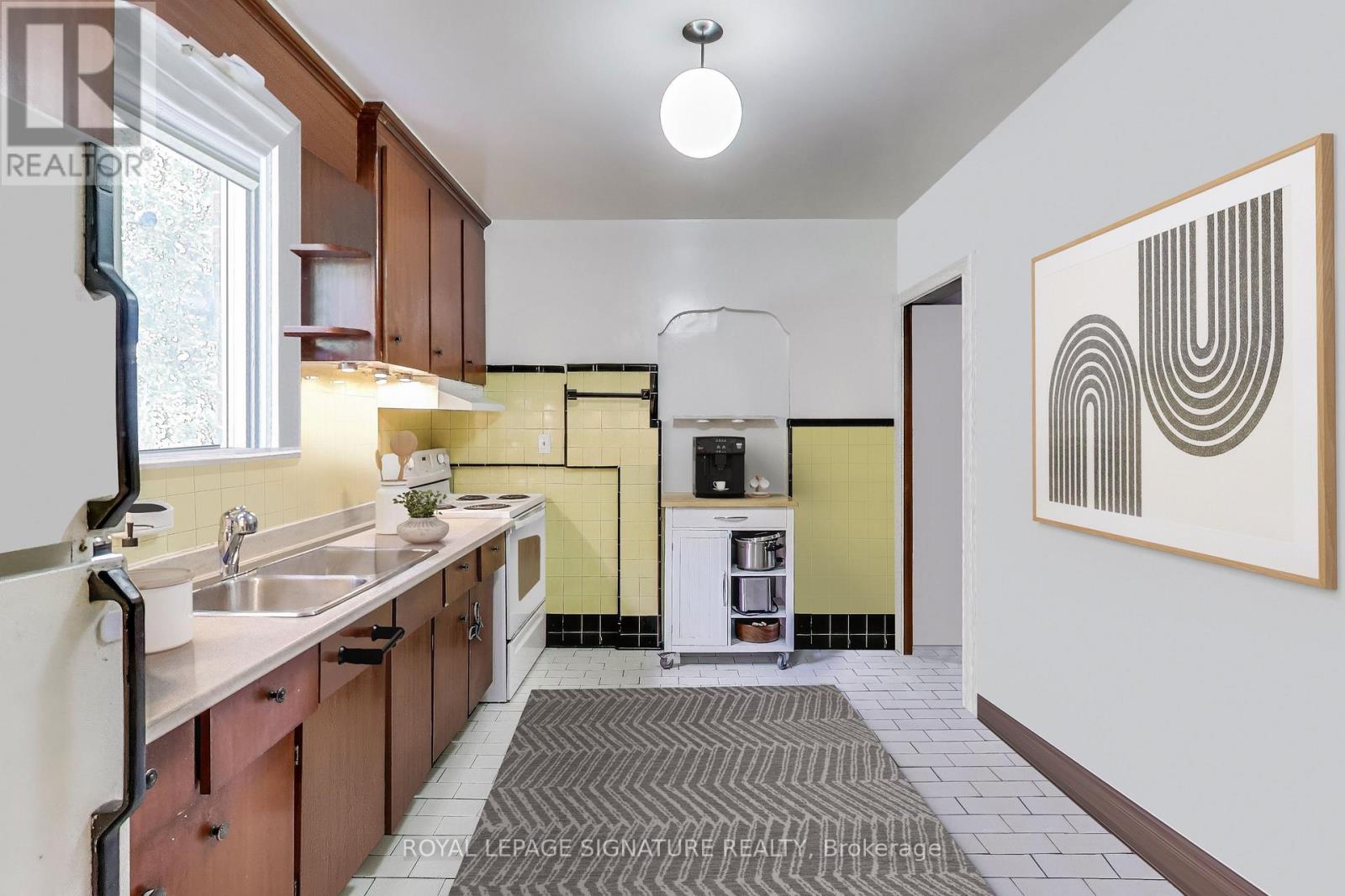 6 Brandon Avenue, Toronto, Ontario  M6H 2C9 - Photo 5 - W12658244