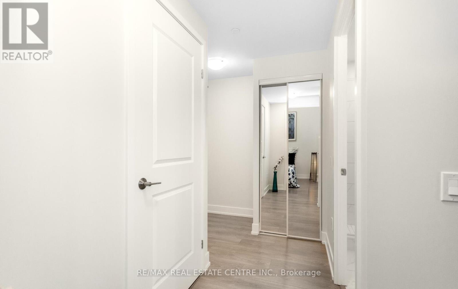 2208 - 202 Burnhamthorpe Road E, Mississauga, Ontario  L5A 0B2 - Photo 8 - W12658248