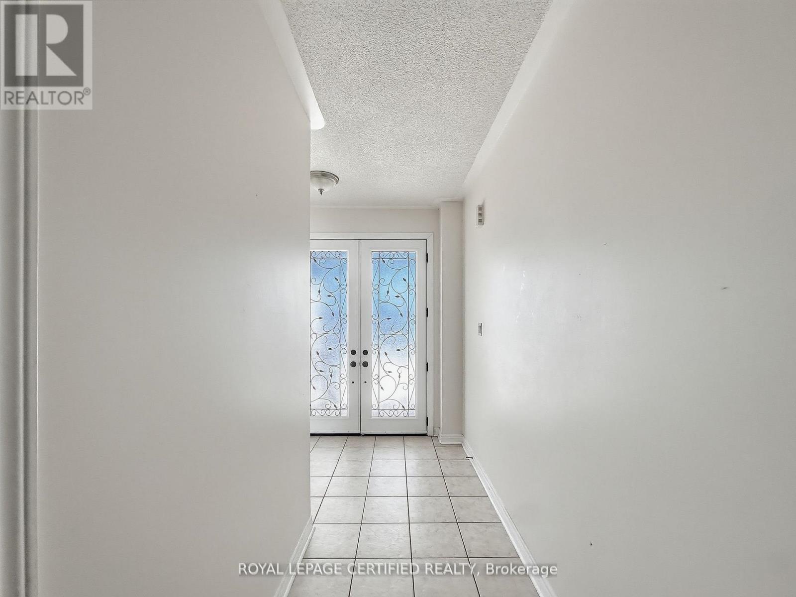 45 Alice Springs Crescent, Brampton, Ontario  L6X 0R7 - Photo 2 - W12658274