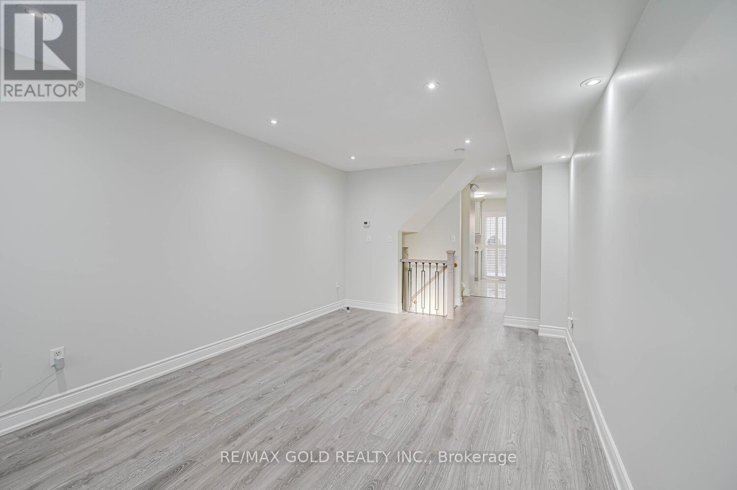 60 - 80 Strathaven Drive, Mississauga, Ontario  L5R 3V9 - Photo 4 - W12658280