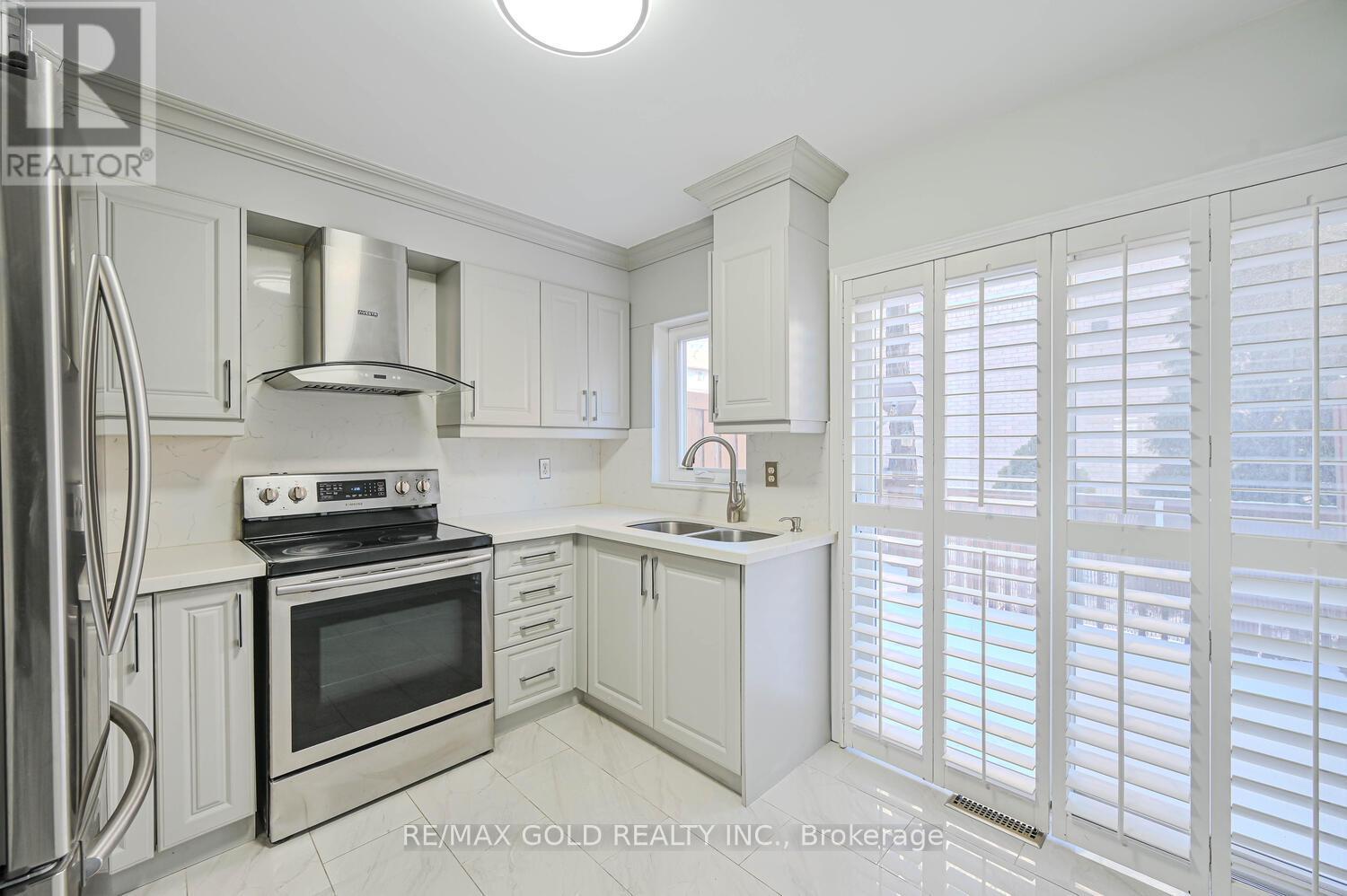 60 - 80 Strathaven Drive, Mississauga, Ontario  L5R 3V9 - Photo 8 - W12658280