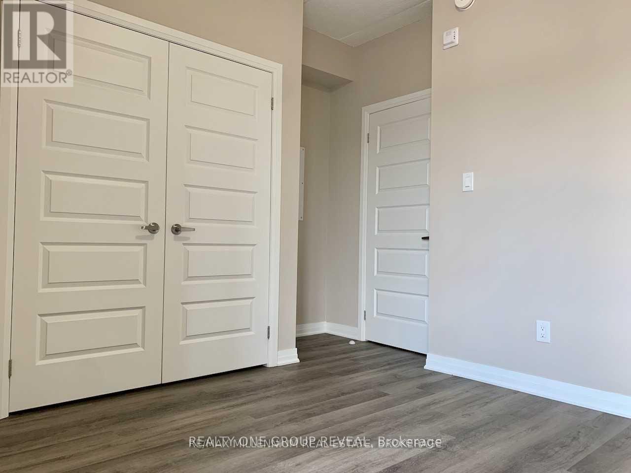 302 - 610 Farmstead Drive, Milton, Ontario  L9T 8X5 - Photo 2 - W12658310