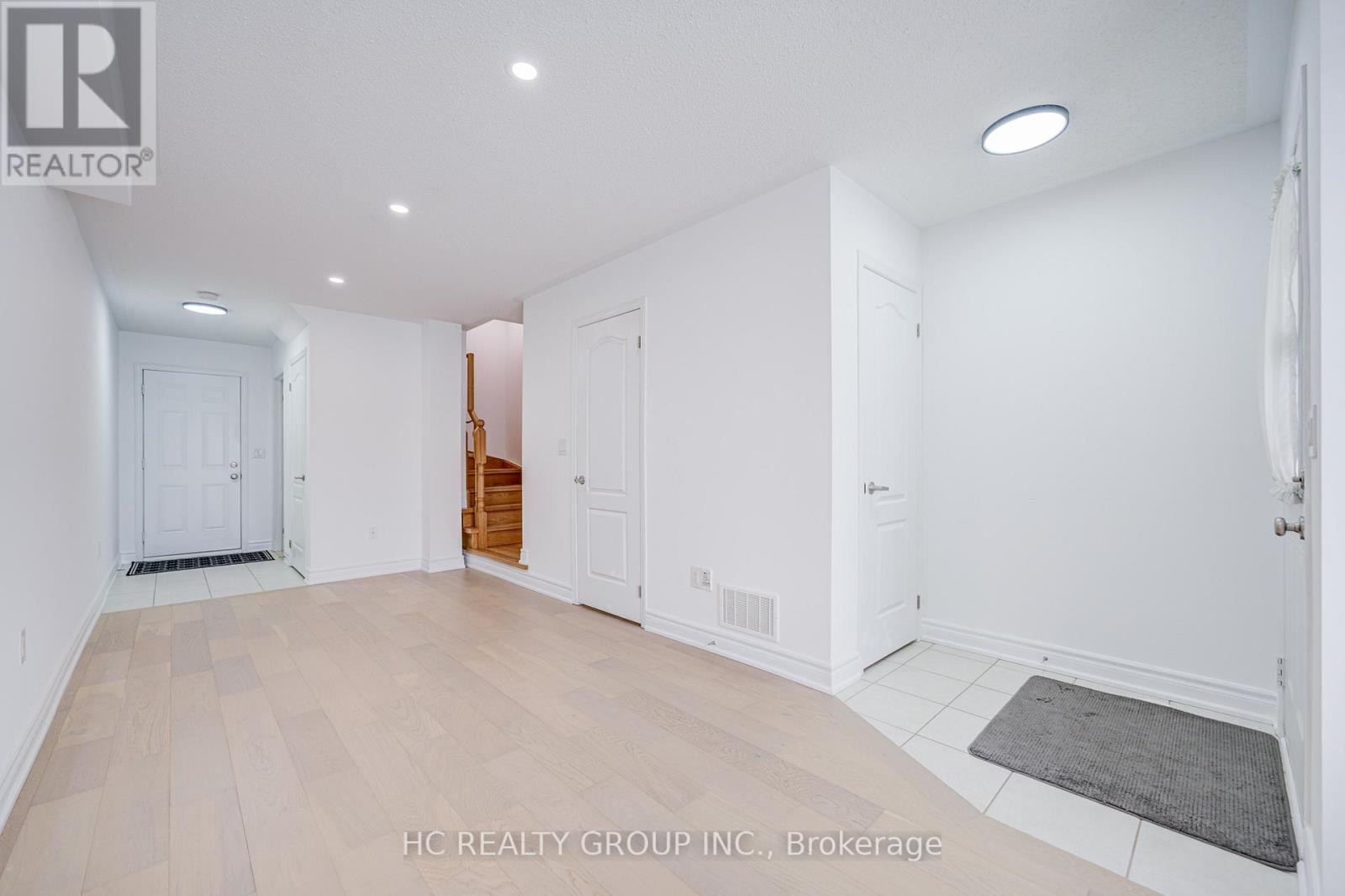 5259 Major Mackenzie Drive, Markham, Ontario  L6C 0N3 - Photo 2 - N12658338