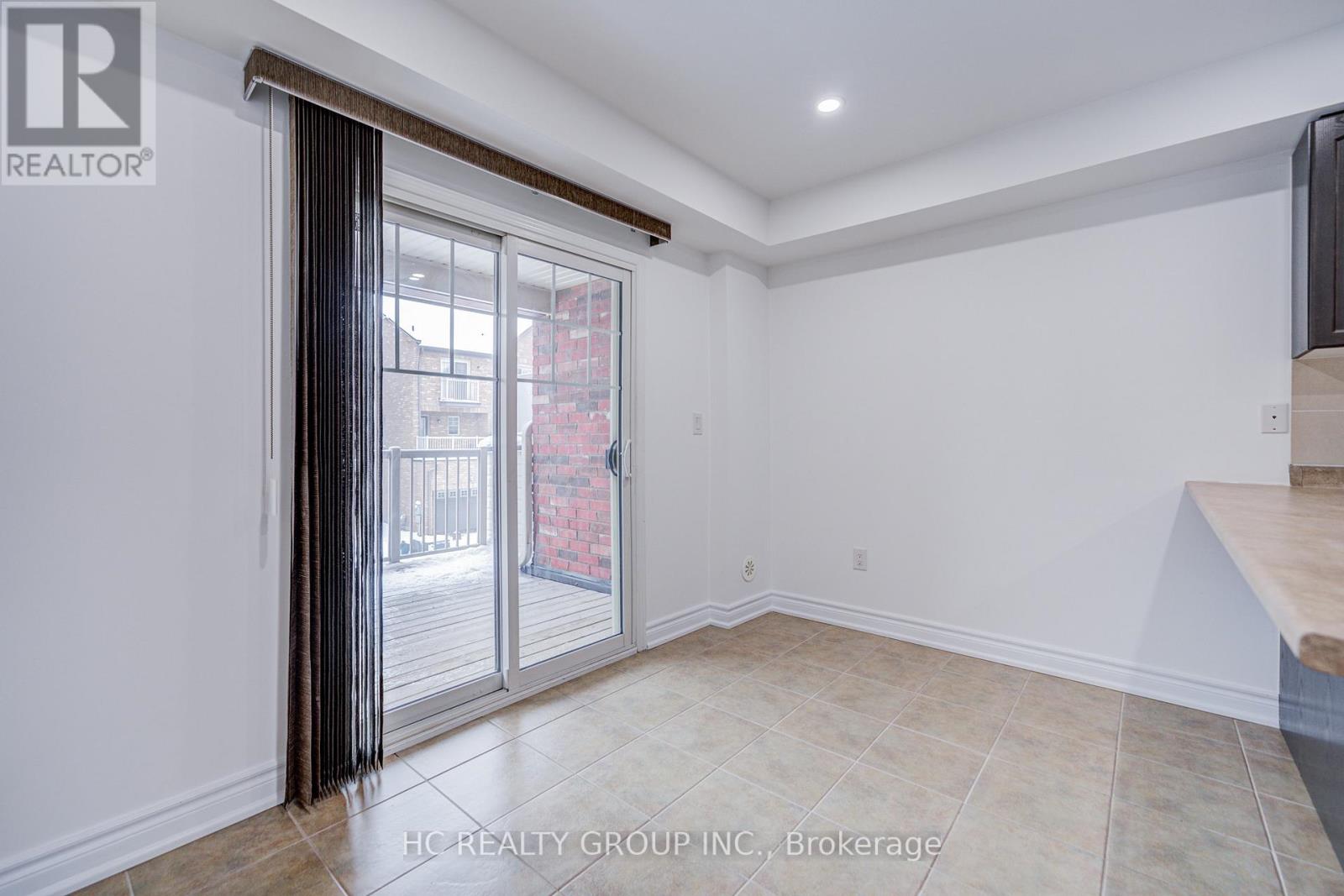 5259 Major Mackenzie Drive, Markham, Ontario  L6C 0N3 - Photo 9 - N12658338