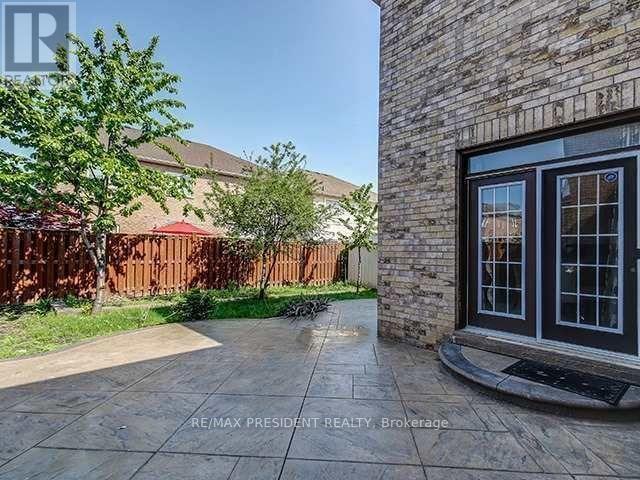 4 Cairnburg Drive, Brampton, Ontario  L6P 1X3 - Photo 17 - W12654114