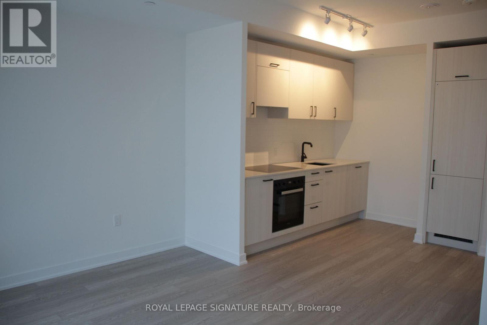 1918 - 1 Quarrington Lane, Toronto, Ontario  M3C 0S4 - Photo 4 - C12658352