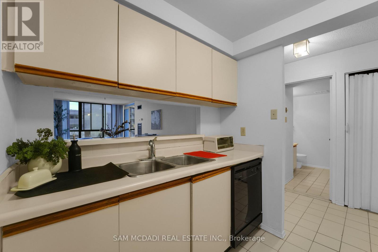 613 - 117 Gerrard Street E, Toronto, Ontario  M5B 2L4 - Photo 6 - C12658396
