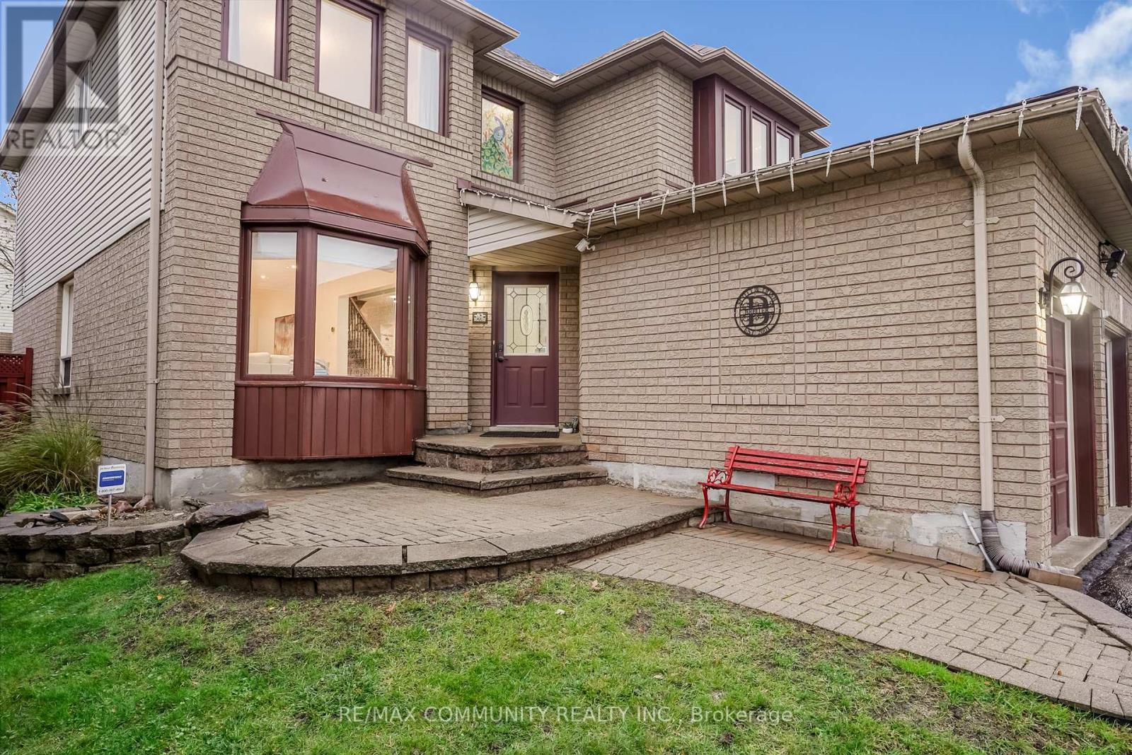 4 Edgerton Drive N, Clarington, Ontario  L1C 4S6 - Photo 4 - E12658386